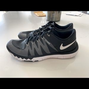 Mens 8.5 Nike flywire
